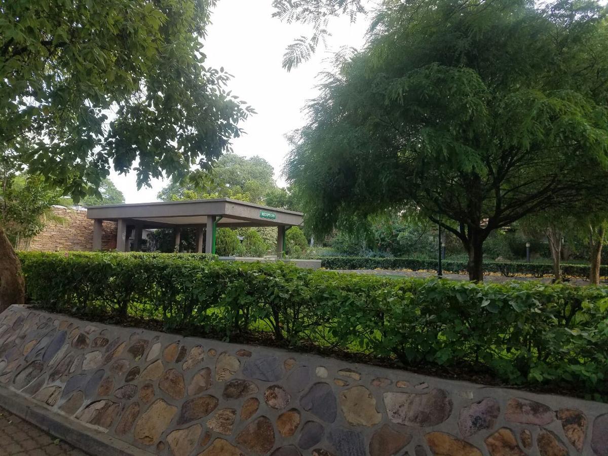 Ufulu Gardens Hotel Лилонгве Экстерьер фото